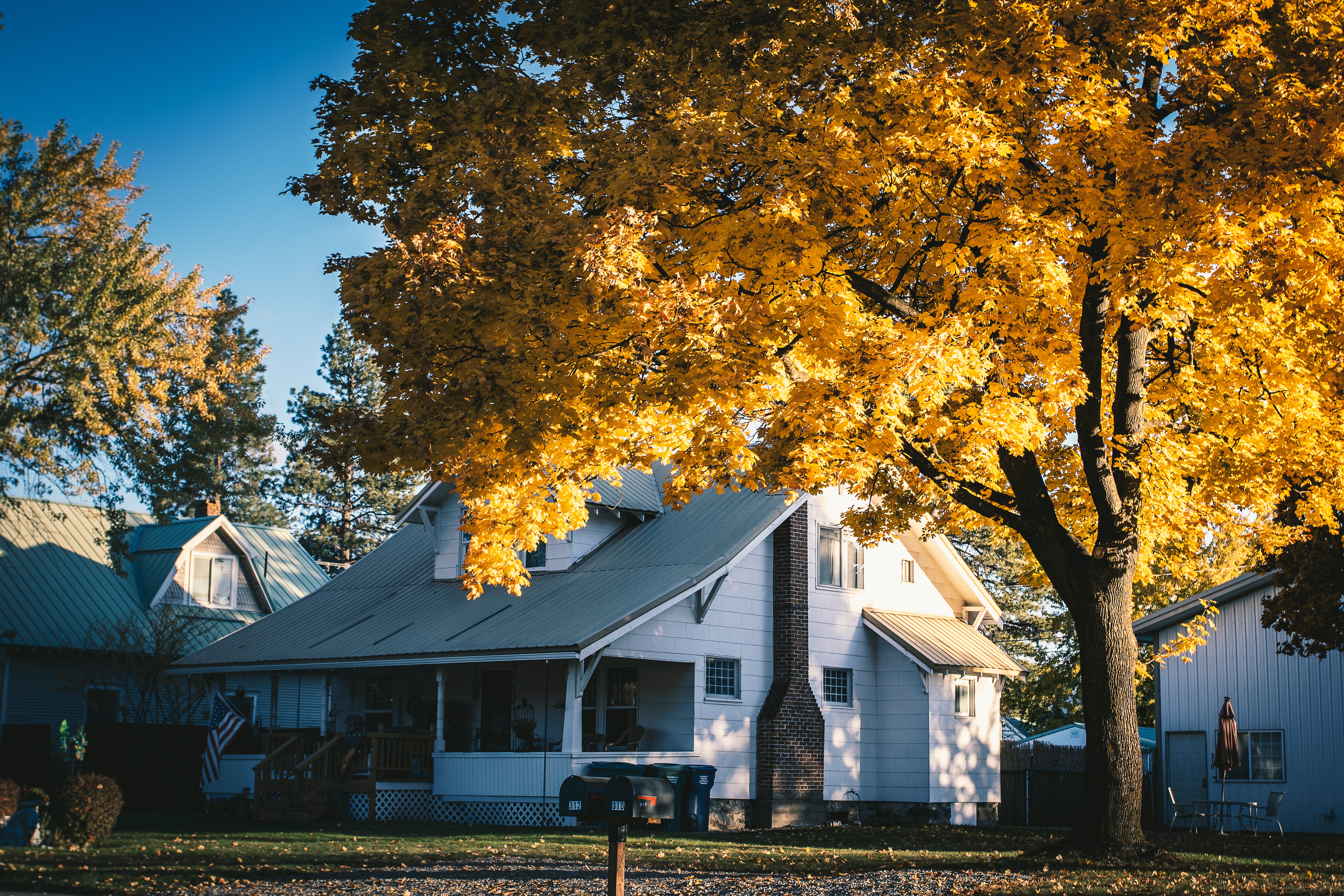 Maison en automne, plomberie en automne